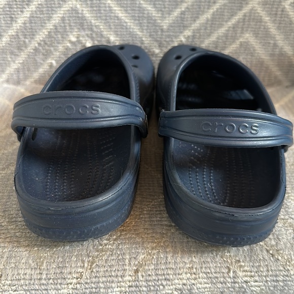 Croc classics- Like new- navy blue boys - Picture 2 of 5